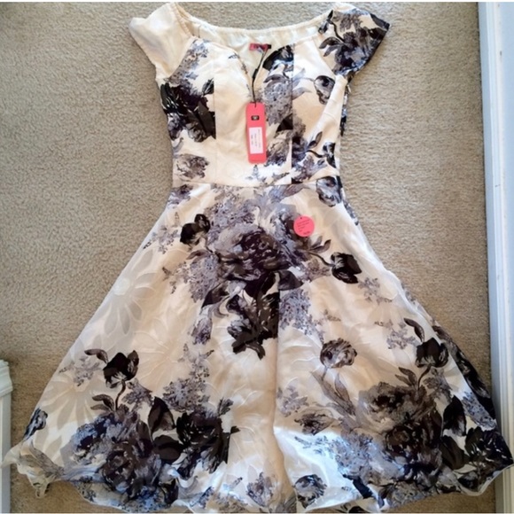 Chi Chi London Dresses & Skirts - Chi Chi London floral fit and flare dress with sweetheart plunge neckline